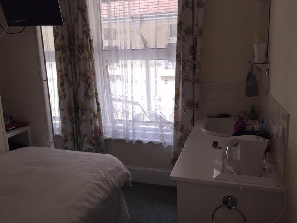 Kenmore Guest House Rustington Oda fotoğraf